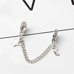 Makroaufnahme von Silberstern und Mond Sicherheitskette Anhänger für Armbänder