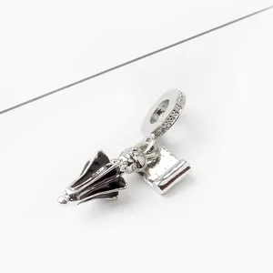 Pendentif parapluie en argent S925 fait main avec émail noir et détails en zircons fins