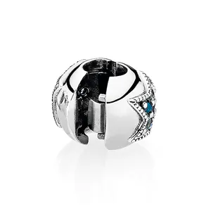 Charm a stella in argento con zirconi blu e bordi perlati per bracciali componibili