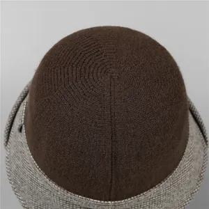 Cappello da pescatore in misto lana con corona in maglia marrone e tesa grigia pied-de-poule