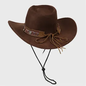 Detail van een bruine cowboyhoed met etnische band en verstelbare kinband