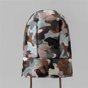 Gefütterte Camouflage-Fliegermütze für den Winter mit winddichtem Stoff und Ohrenschutz