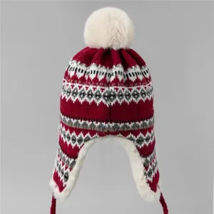 Bonnet tricoté pour femme avec protège-oreilles, motif flocon rouge et pompon doux