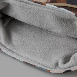 Winter-Uschanka mit Tarnmuster, dickem Fleecefutter und verstellbarem Kordelzugband
