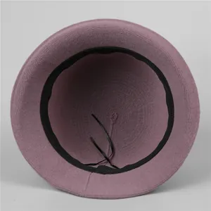Elegante sombrero cloché de punto malva para mujer con banda interior ajustable y borde