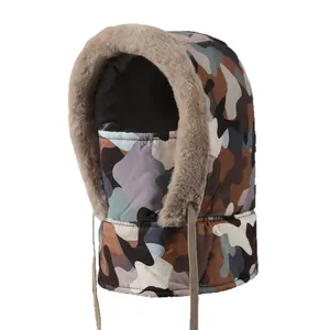 Winter-Uschanka in Camouflage mit dickem Kunstfellfutter und integrierter Gesichtsmaske