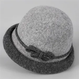 Détail du chapeau cloche en laine avec texture feutrée bicolore et nœud latéral