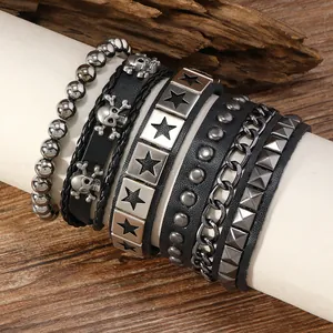 6-teiliges Herren Lederarmband-Set mit Totenkopf und Stern auf Holzgrund