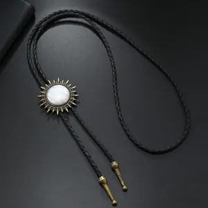 Cravate bolo vintage avec pierre soleil, cordon en cuir PU noir et pendentif soleil bronze