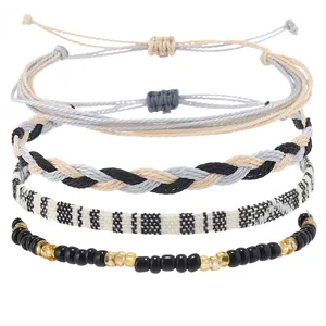 Détail de l'ensemble de 4 bracelets bohémiens en cordon ciré imperméable pour l'été