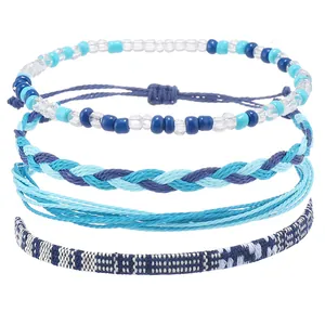 Détail d'un lot de 4 bracelets bohèmes bleus en corde de cire imperméable et perles