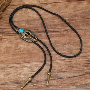 Λεπτομέρεια vintage bolo tie με σχέδιο αετού και ένθετο μπλε τυρκουάζ σε δέρμα
