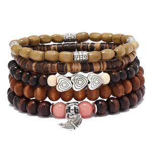 Böhmisches mehrlagiges Holzperlen-Armband-Set mit Herz- und Schmetterlingsanhängern