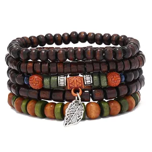 Mehrlagiges Boho-Holzperlenarmband Set mit Blattanhänger und ethnischen Details