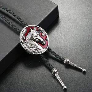 Vintage-Western-Bolo-Tie mit rotem Emaille-Inlay und schwarzer geflochtener Lederkordel