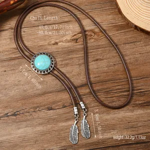 Detail der Vintage-Bolo-Krawatte mit 3,7 cm Türkis-Anhänger und Metallfeder-Anhängern