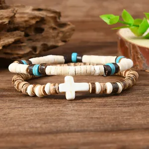 Set braccialetti multistrato boho con perline di turchese, guscio di cocco e croce