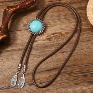 Vintage Bolo Tie mit Türkis-Sonnenblumen-Anhänger und Feder-Charms an geflochtener Schnur