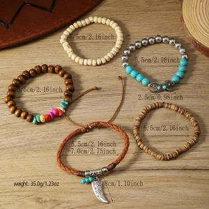Vista detallada del conjunto de pulseras bohemias con turquesa y colgante de calavera