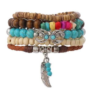 Set de pulseras bohemias multicapa con cuentas de turquesa y colgante de luna creciente