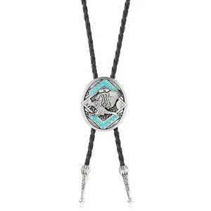 Detailansicht der Western-Bolo-Krawatte mit silbernem Adler und Türkis-Emaille-Finish
