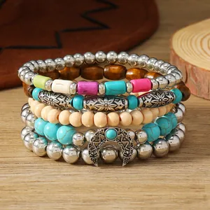 Conjunto de pulseras multicapa bohemias con cuentas turquesas y colgante de luna