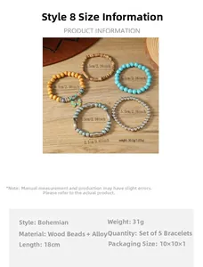 Detalle de pulseras bohemias con cuentas turquesas y colgante de toro en madera