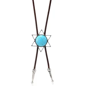 Detail eines Western-Bolo-Tie mit silbernem Stern und Türkisstein an Lederkordel