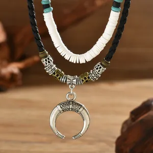 Collier multicouche bohème avec pendentif corne et perles tribales de style vintage
