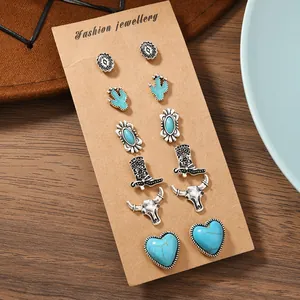 Set di 7 orecchini a lobo boho argento con pietre turchesi su cartoncino display