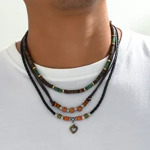 Collier ethnique rétro 3 rangs pour hommes avec perles en bois et pendentif cœur