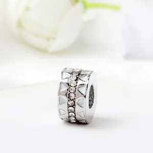 Charm in argento con cristalli scintillanti e smalto bianco per bracciali