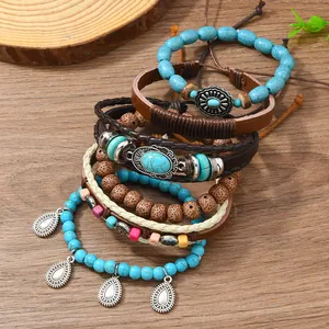 Böhmisches Set aus mehrlagigen Türkisperlen und geflochtenen Lederarmbändern