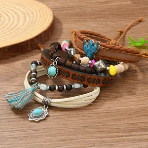 Böhmisches 6-teiliges Set aus Leder- und Holzperlenarmbändern mit Türkis-Anhängern
