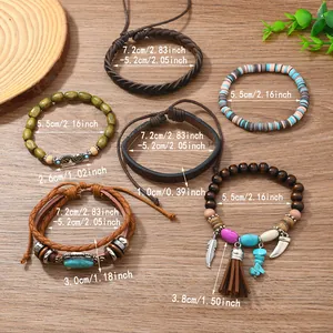 Detailansicht eines 6-teiligen Boho-Armband-Sets mit Lederperlen und Türkis-Anhängern