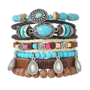 Boho-Armband-Set mit türkisfarbenen Perlen, Ledergeflecht und Vintage-Anhängern im Set