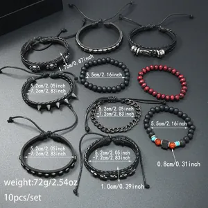 Detailansicht des 10-teiligen Punk-Lederarmband-Sets mit Nieten und Anhängern