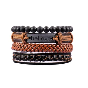 Set di 4 braccialetti vintage in pelle con placca 'Believe' e perline nere