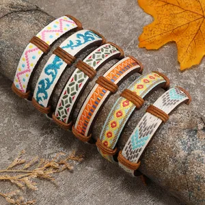 Braccialetti dell'amicizia in stile bohémien con ricami etnici su decoro in pietra