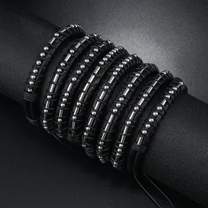 Bracciale multistrato in pelle nera da uomo con perline in codice Morse e accenti in metallo