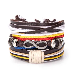 Detailansicht eines mehrlagigen Lederarmbands mit Unendlichkeitssymbol und Kordeln