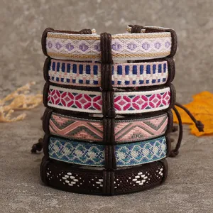 Vista dettagliata di 6 braccialetti dell'amicizia intrecciati boho con motivi geometrici