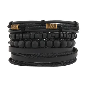 Nahaufnahme von Vintage-Punk-Lederarmband-Set mit geflochtenem Seil und Holzperlen