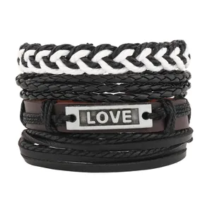 Detailansicht mehrlagiges Lederarmband-Set mit LOVE-Anhänger und Stern-Blatt-Details