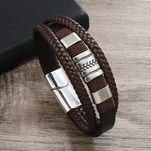 Bracciale retrò multistrato in pelle intrecciata marrone da uomo con fibbia magnetica