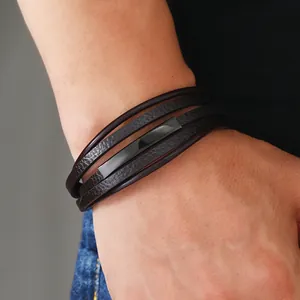 Bracciale multistrato da uomo in pelle marrone scuro con dettaglio in metallo nero