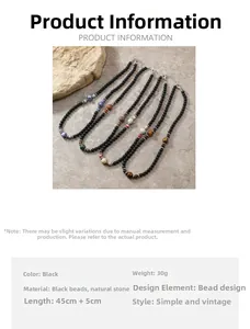 Dettaglio di set di collane di perle da uomo con pietre naturali nere e occhio di tigre