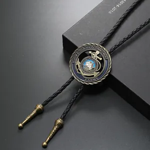 U.S. Navy Bolo-Krawatte mit Vintage-Bronze-Adlermedaille an schwarzem geflochtenem Leder