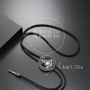 Detail der US Navy Bolo-Krawatte mit Bronze-Emblem, Kernwerten und Abmessungen