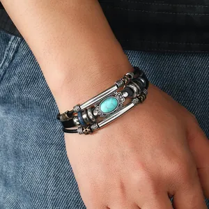 Vintage Lederarmband für Herren mit Türkis und Edelstahlperlen am Handgelenk